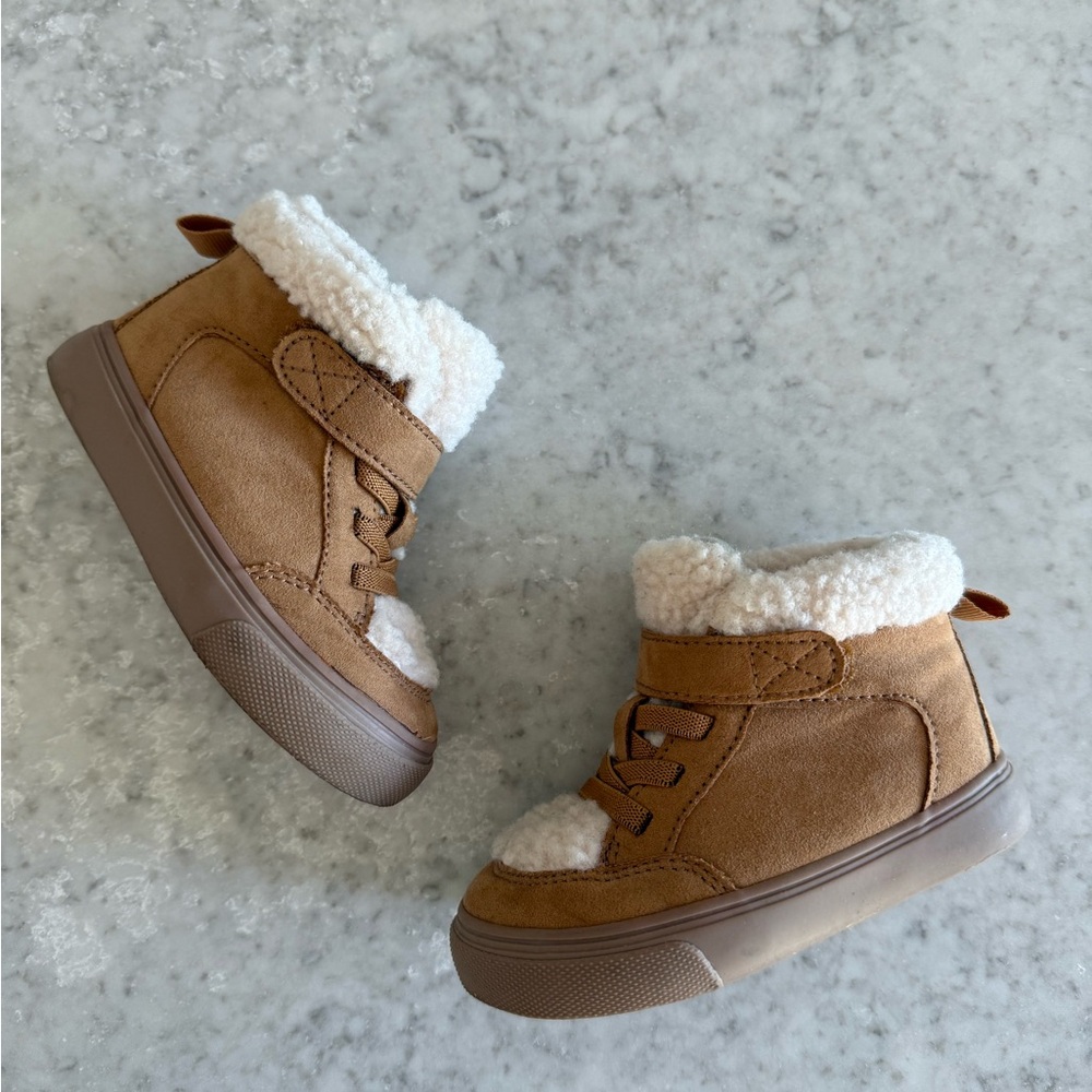 Old Navy Tan Baby/Toddler Boots with Faux Fur